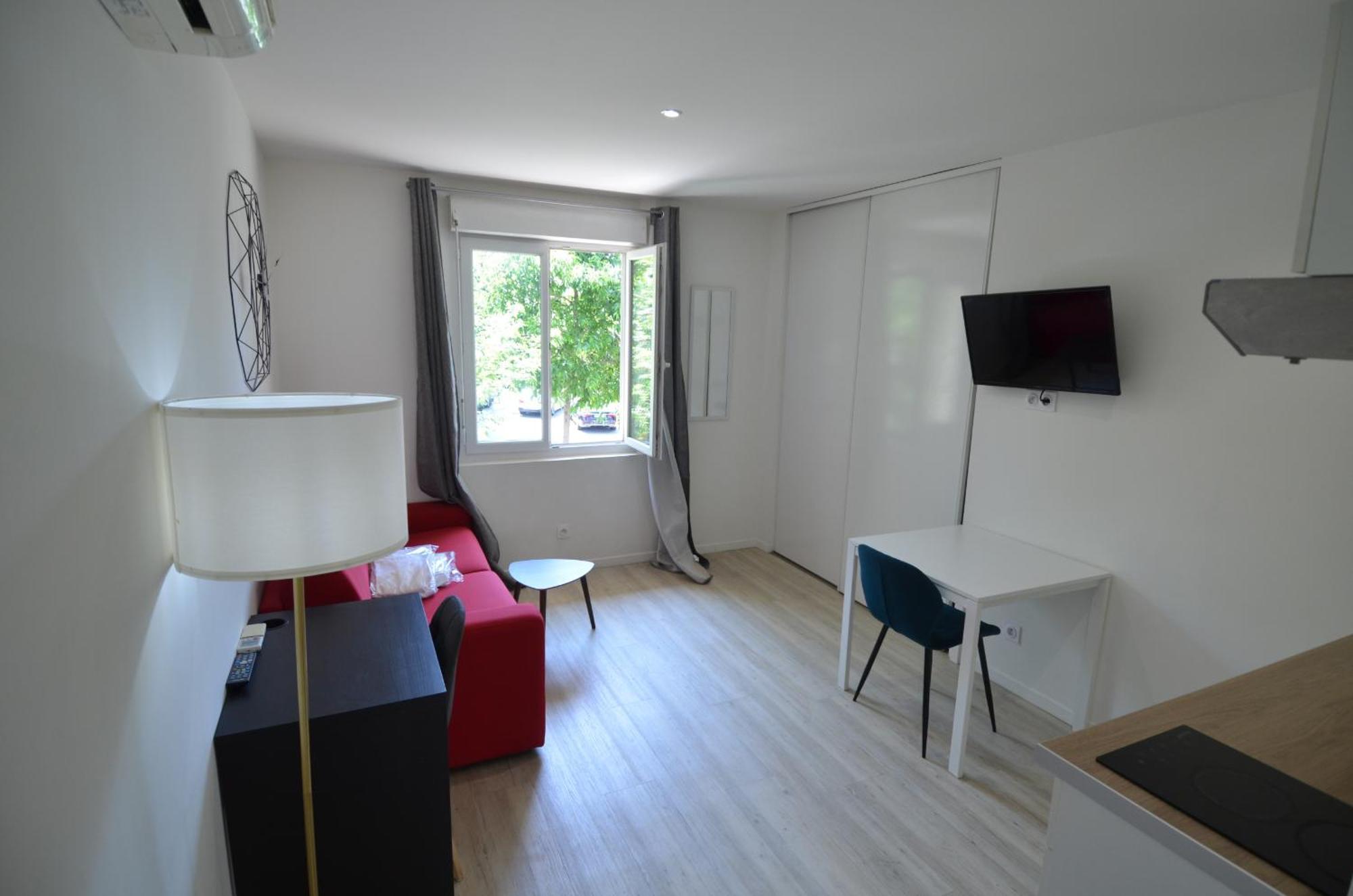 Cassin - Next To Tramway Line 2 Near Airport Apartment