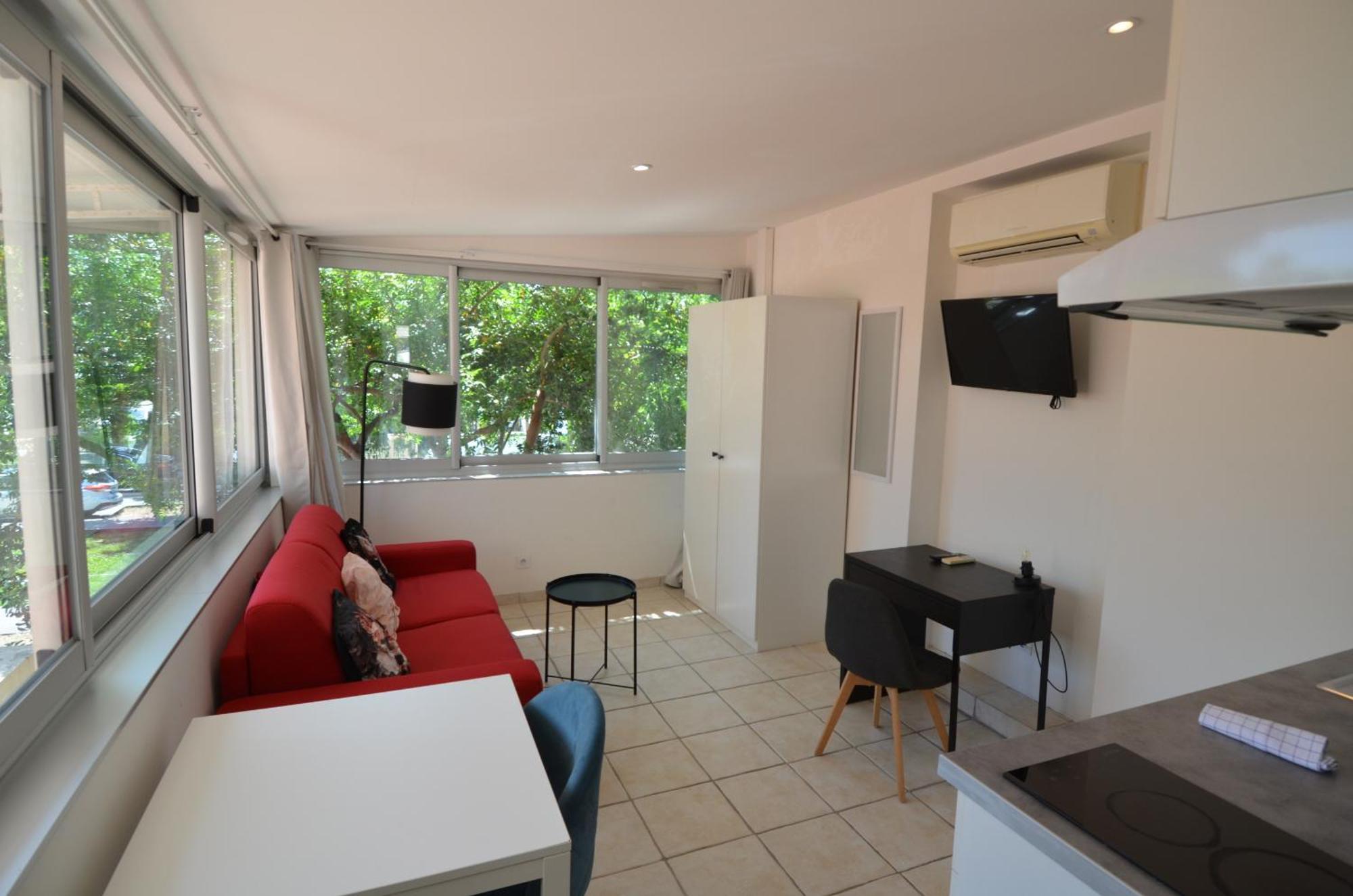 Cassin - Next To Tramway Line 2 Near Airport Nizza